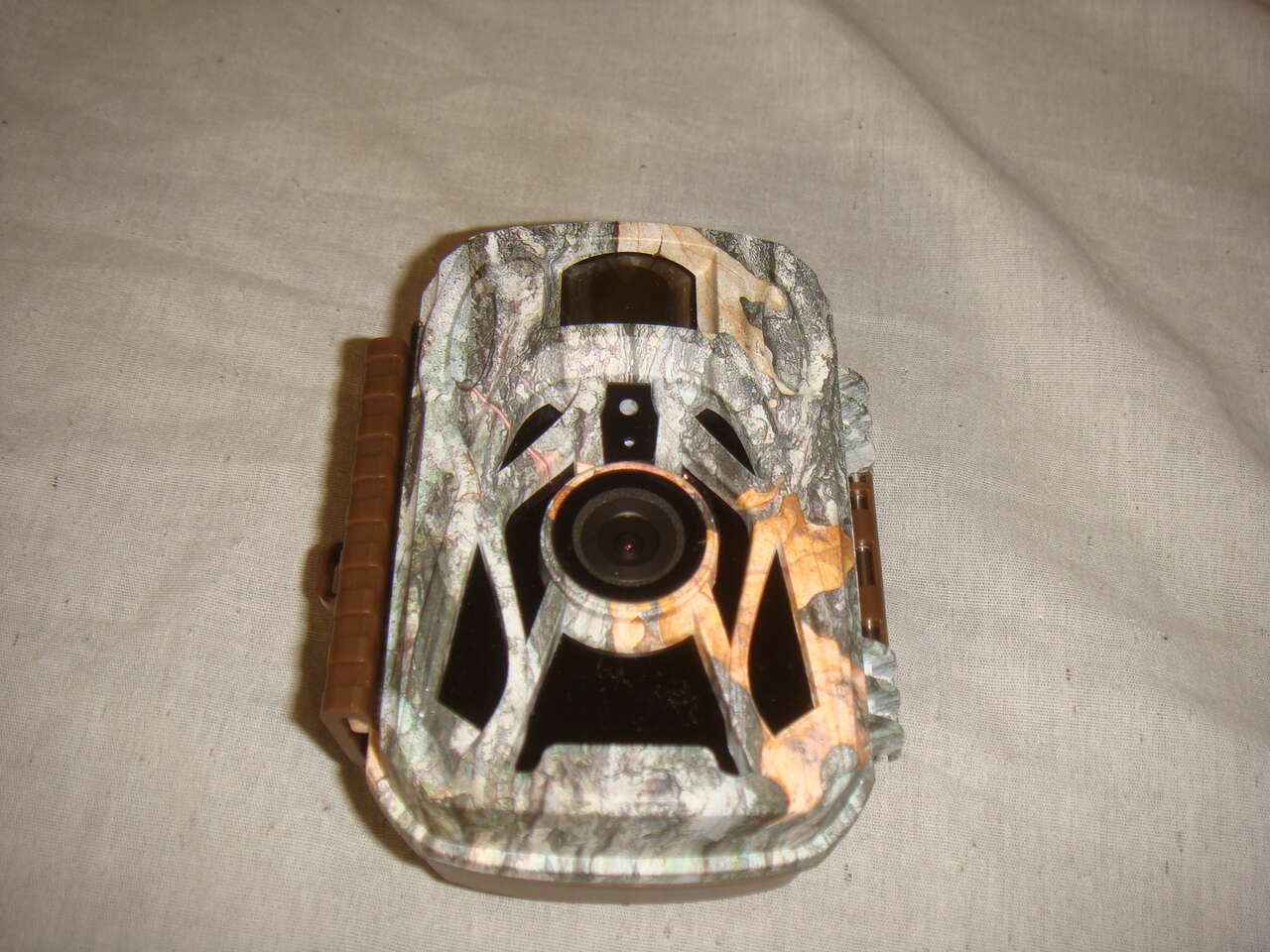 WIRELESS 2.7K HD WATERPROOF WILDLIFE TRAIL CAMERA WITH IR NIGHT VISION MODE