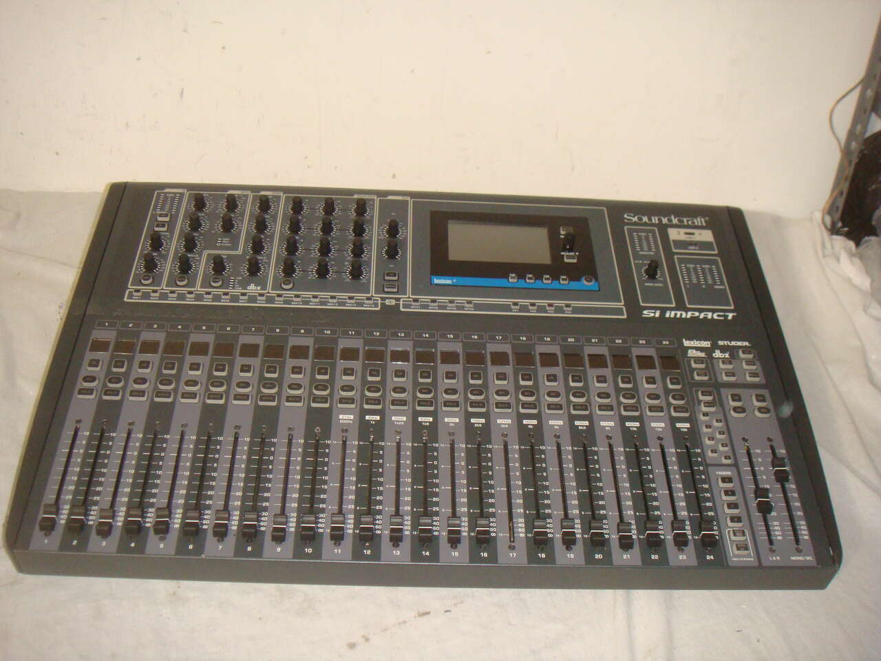 SOUNDCRAFT SI IMPACT DSP 40 CHANNEL DIGITAL MIXER W 32x32 USB AUDIO INTERFACE -READ!