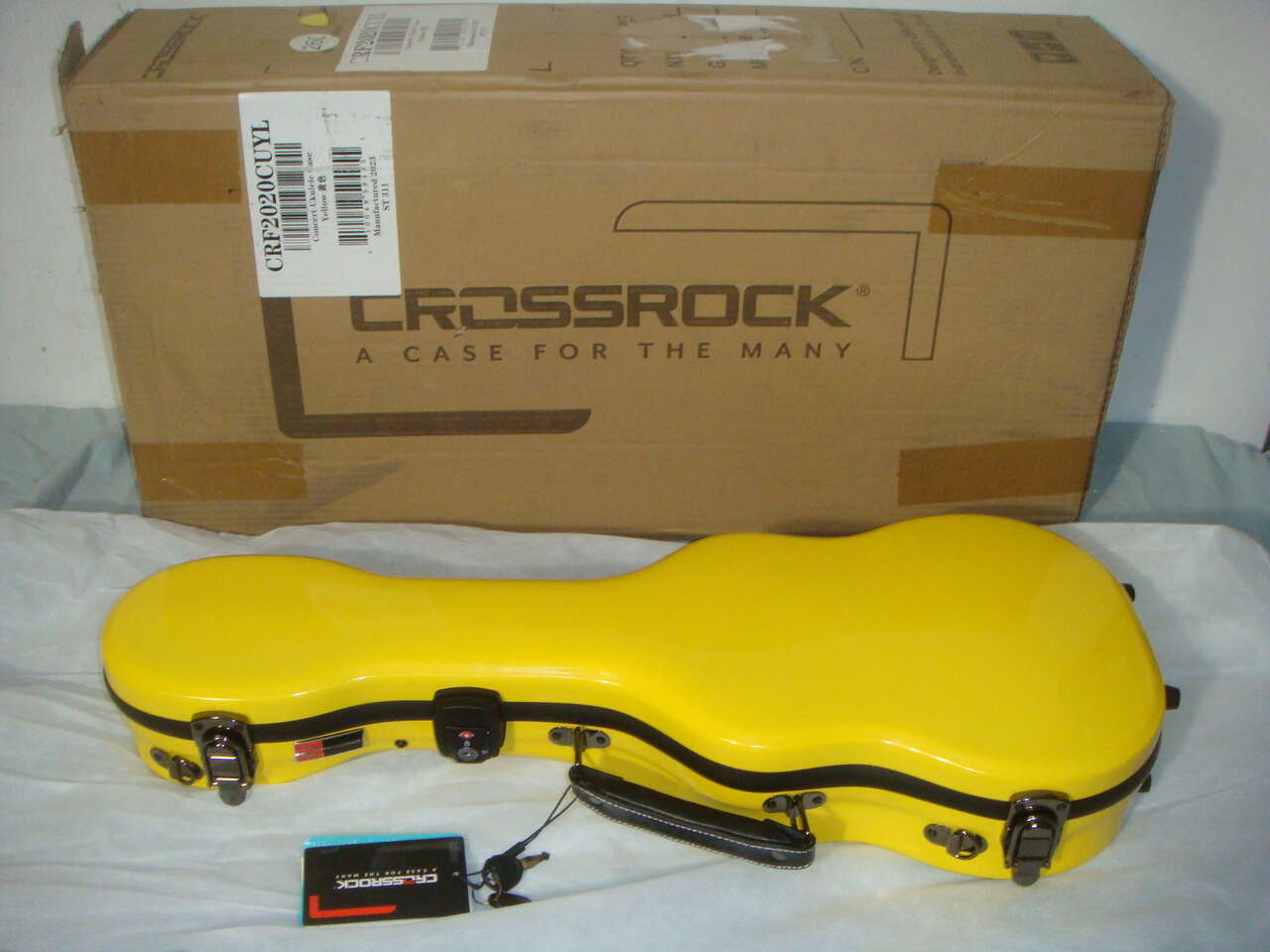 CROSSROCK CRF2020CUYL DELUXE FIBERGLASS HARD CASE FOR CONCERT UKELELE W TSA LOCK