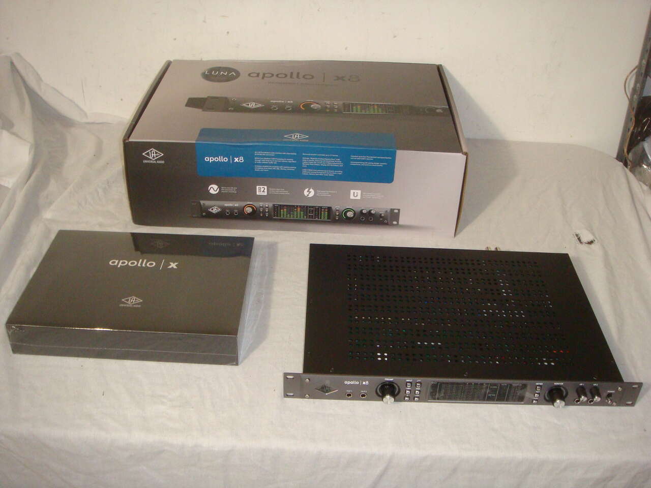 UNIVERSAL AUDIO APOLLO X8 18x24 THUNDERBOLT 3 AUDIO INTERFACE W SOFTWARE & UAD DSP