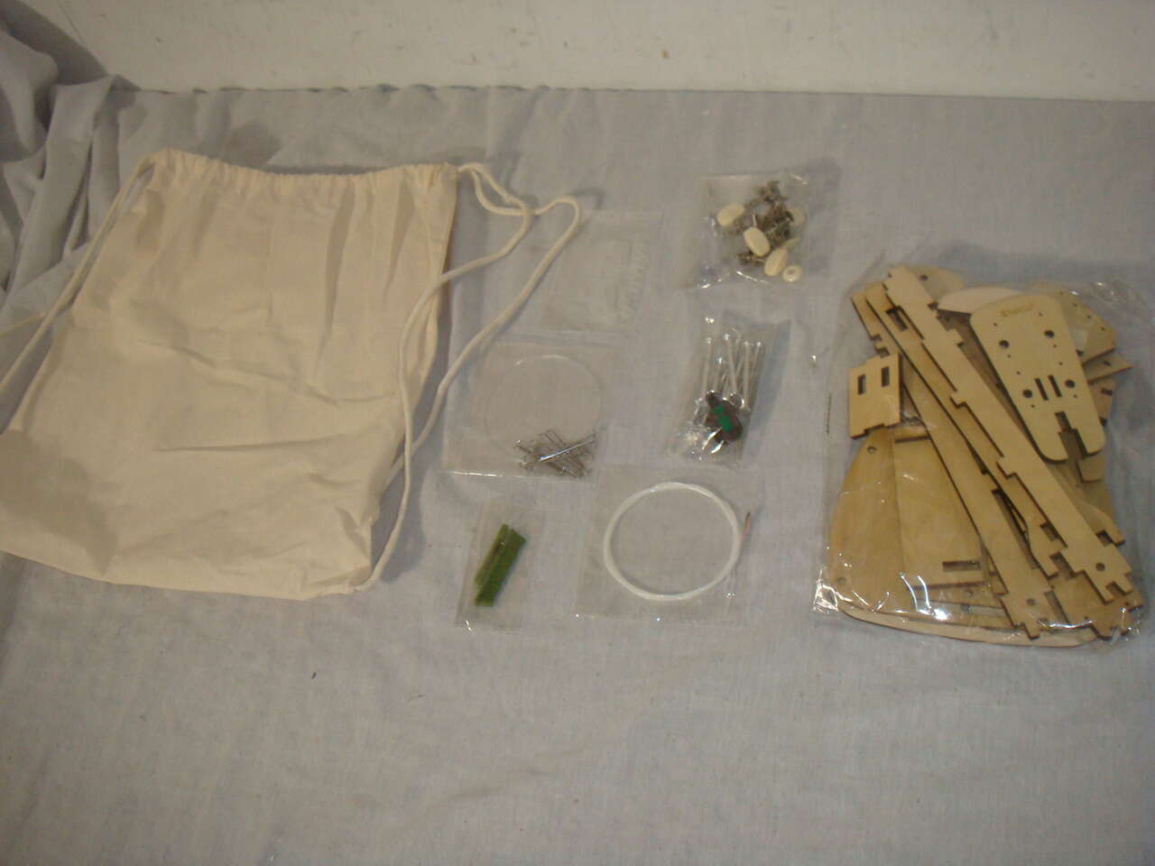 KiwiCo EUREKA CRATE UKELELE DIY BUILD YOUR OWN WOODEN UKE INSTRUMENT KIT