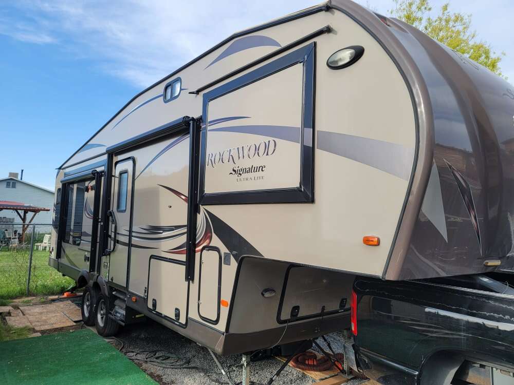 2015 Forest River Rockwood Signature Ultra Lite