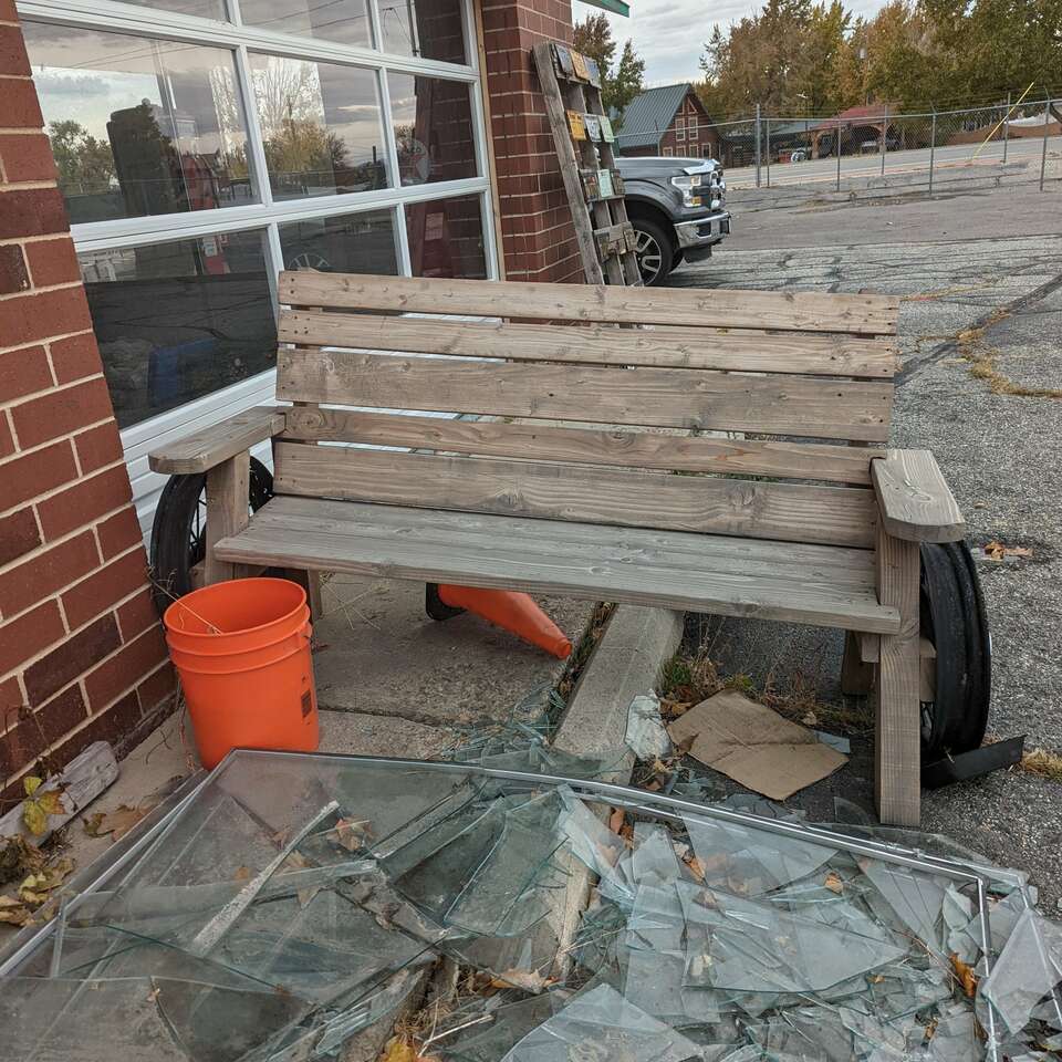 Nice vintage looking bench with vintage rims