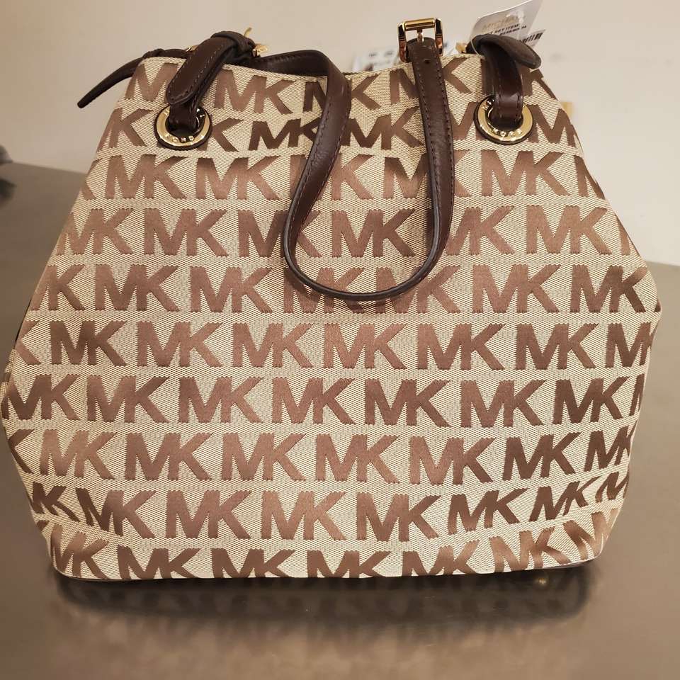 NEW W/TAGS Michael Kors Jet Set Item Grab Bag