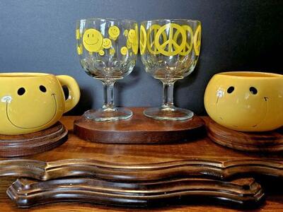 4 VINTAGE GLASS/CERAMIC 4 PIECE SET BRIGHT YELLOW