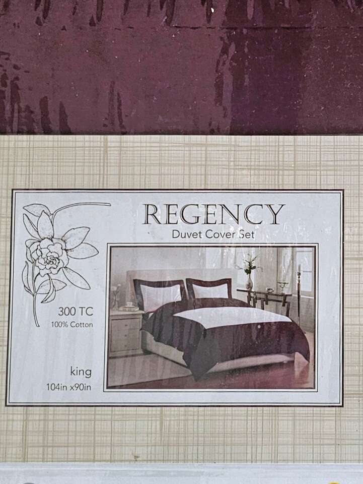 NEW Regency KING Maroon/ White Duvet SET