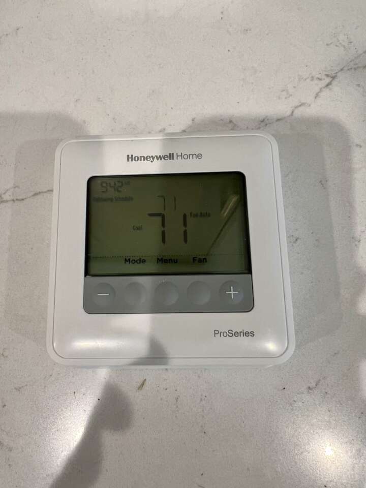 Thermostat (2) Honeywell ProSeries