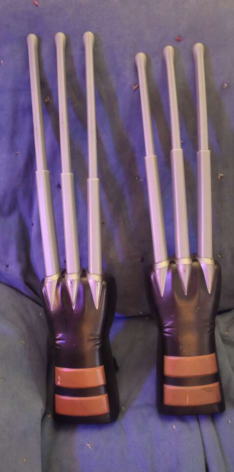 One pair of toy wolverine claws with built in soun