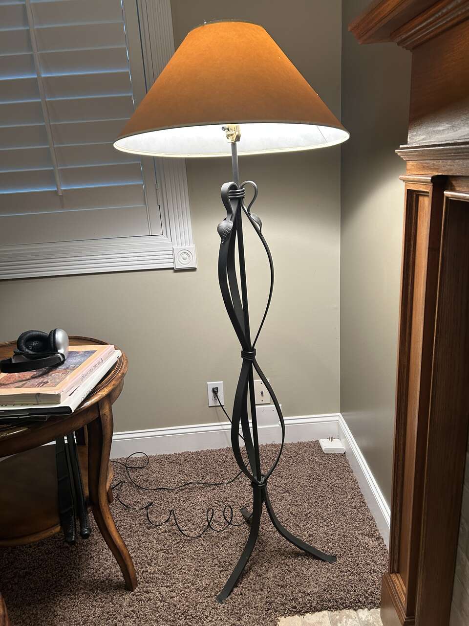 Standing floor lamp