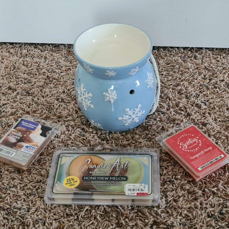 Scentsy Warmer and Scents