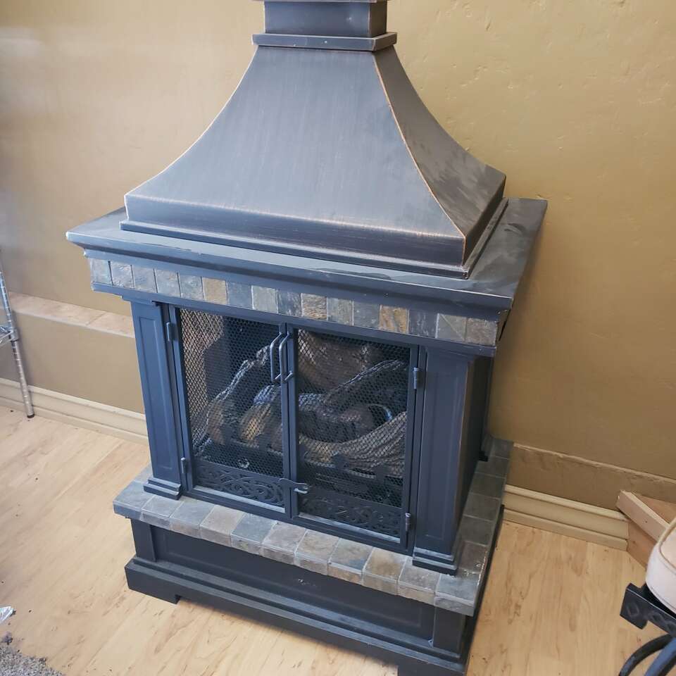 Outdoor gas fireplace