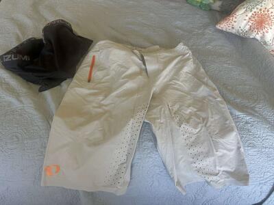 Pearl Izumi Mtn biking shorts (36 waist) with chamois