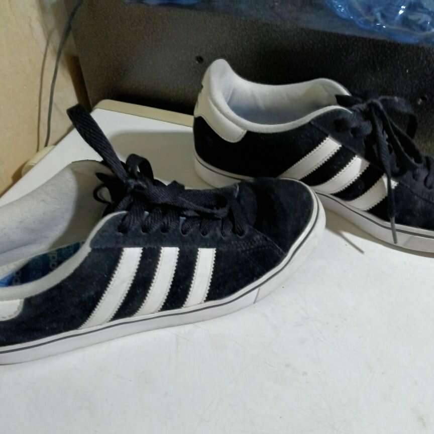 Men's Adidas size 9.5