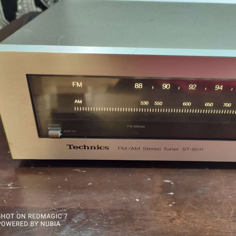 TECHNICS FM/AM TUNER ST-8011