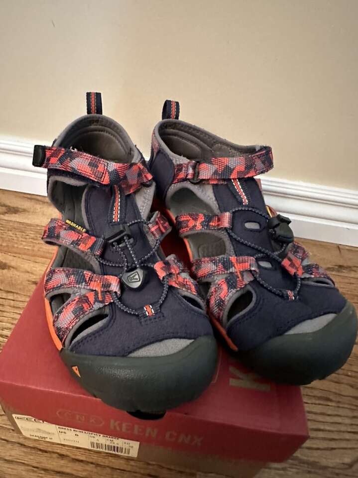 Keen Sandals Size 6