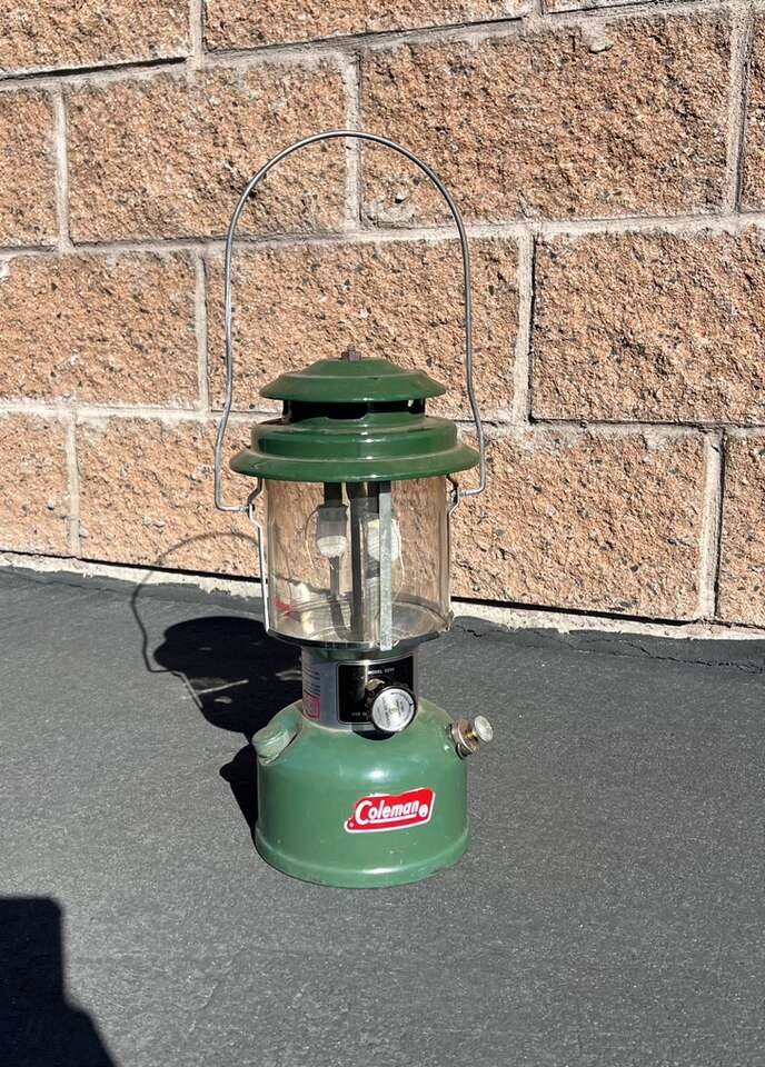 Vintage 8 1973 Coleman Lantern 220H