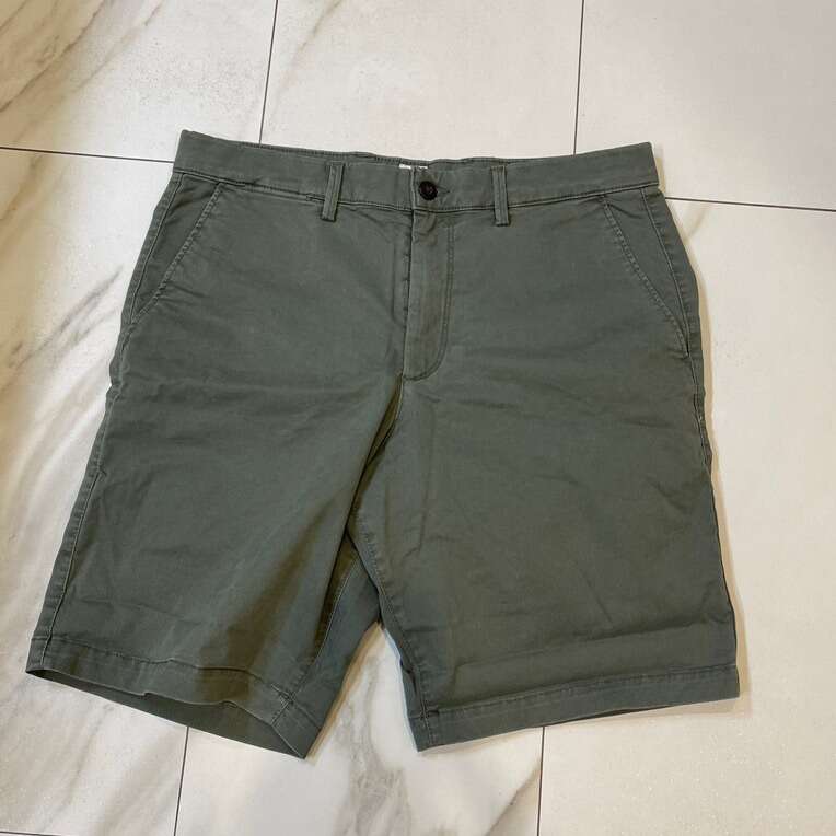 Gap Size 33(10 Inch Shorts) khaki green