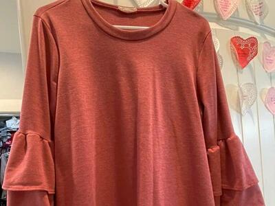 Size large bell Sleeve 3/4 Shirt