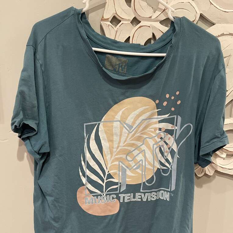 Size XXL Graphic Tee