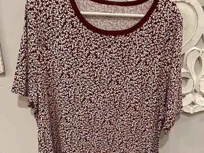 Lane Bryant Size 18/20 Maroon T-Shirt