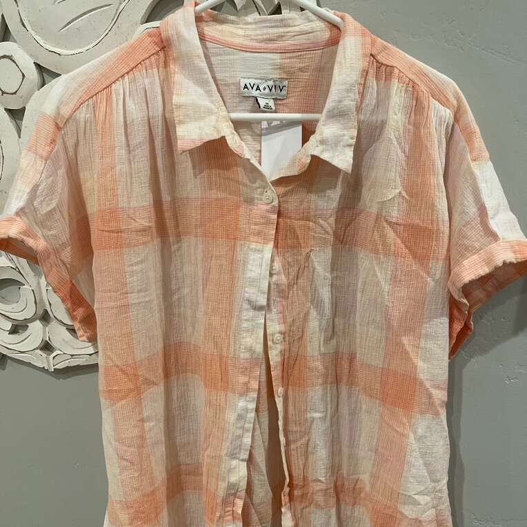 Size 2X Button Down Short Sleeve Shirt.