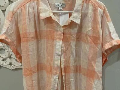 Size 2X Button Down Short Sleeve Shirt.