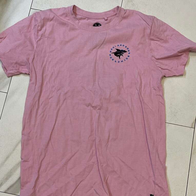 Maui And Sons Size Medium T-Shirt