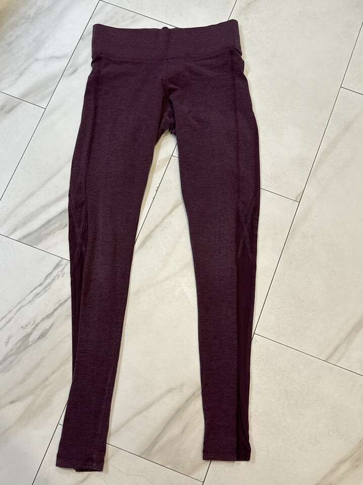 Victoria Sport Exercise Leggings Size Small Long