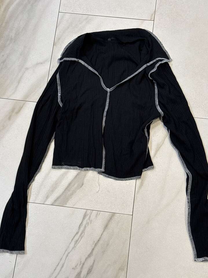 Shein Size Medium Black Crop Shirt W/ Collar