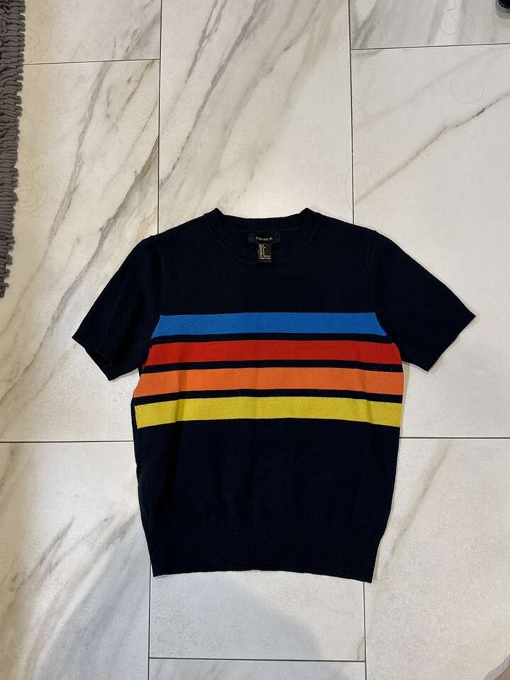 Size Small Forever 21 Lightweight Sweater Shirt