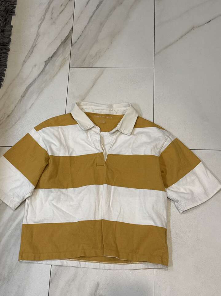 American Eagle Size Small Shirt.