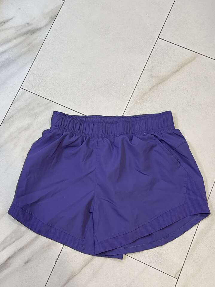 Size Small Athletic Shorts With Pockets
