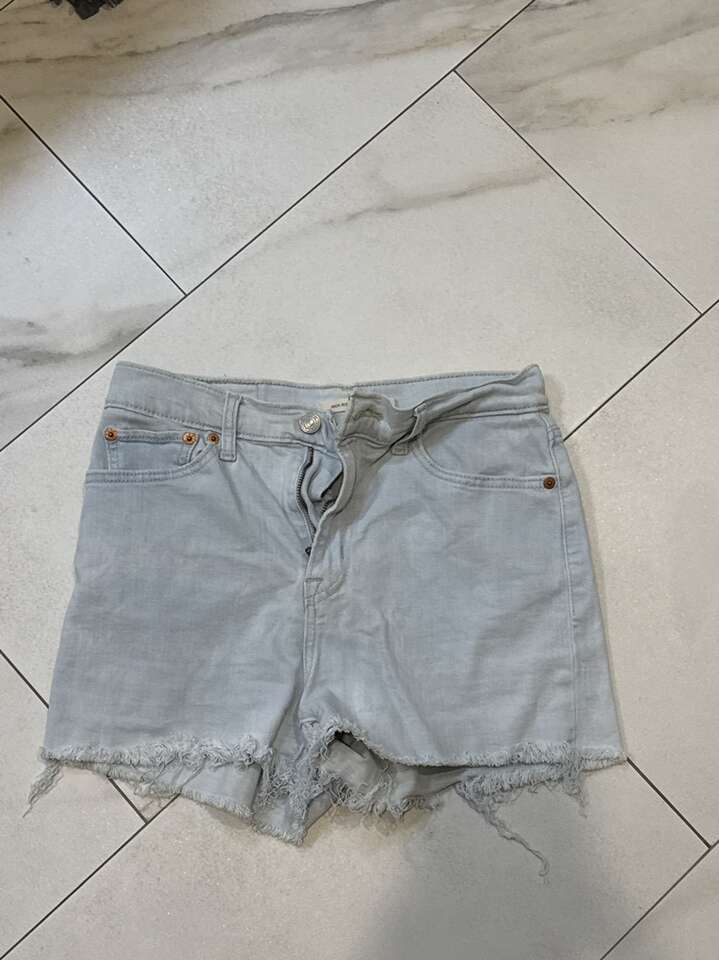 Levi’s Size 27 High-Rise Shorts