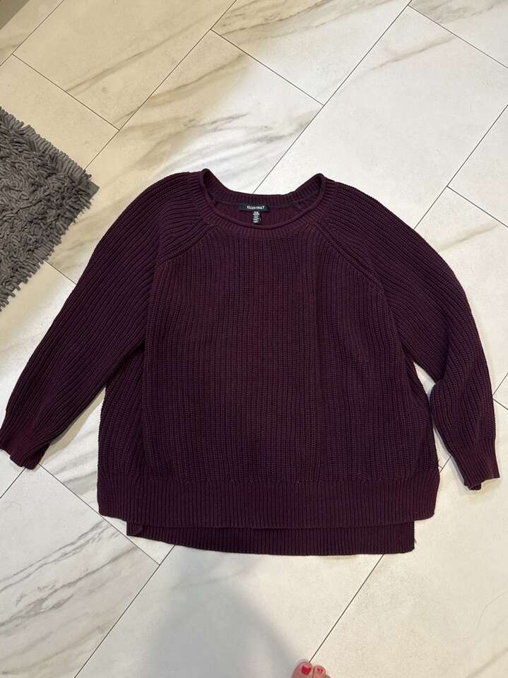 Size XXL Sweater. This Is Like A Navy Maroon Mix.