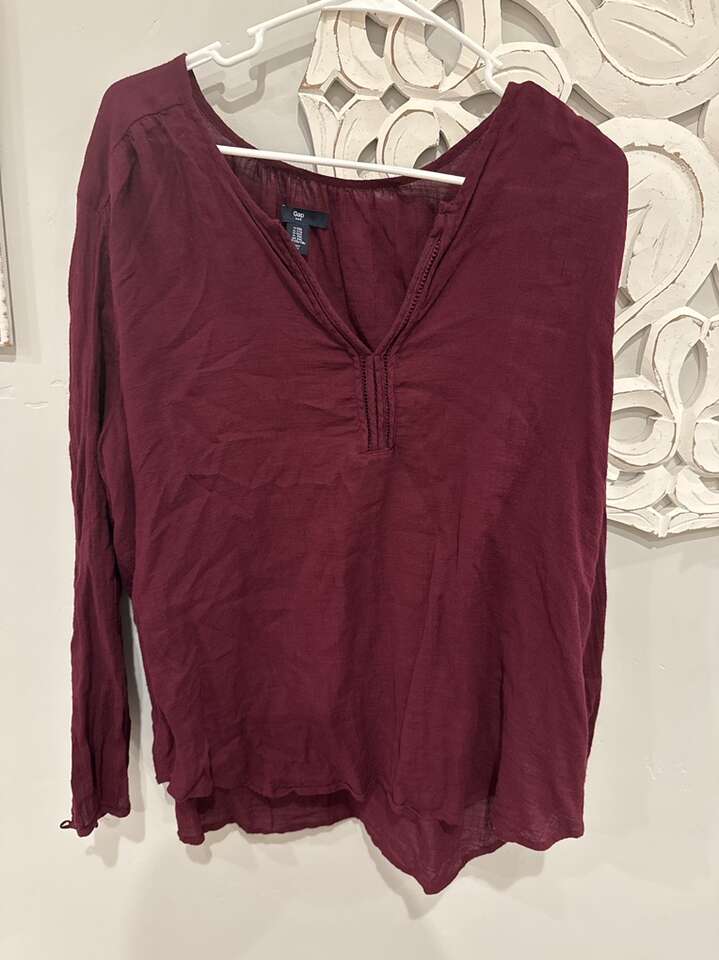 Gap Size XXL Thin, Lightweight, Maroon Shirt