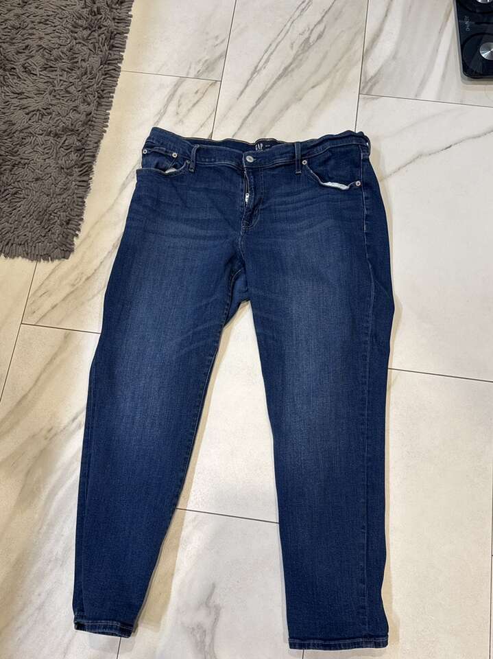 Gap Size 16/33 Girlfriend Jeans.