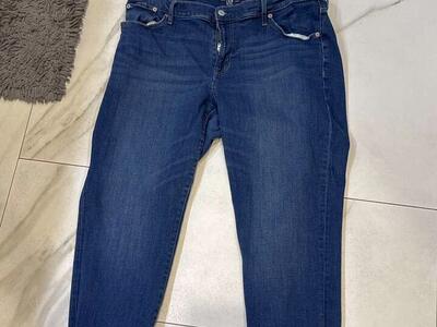 Gap Size 16/33 Girlfriend Jeans.