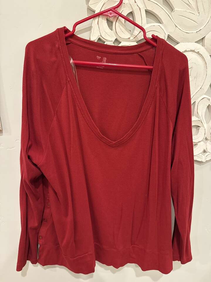 Gap Size XXL Red V Neck