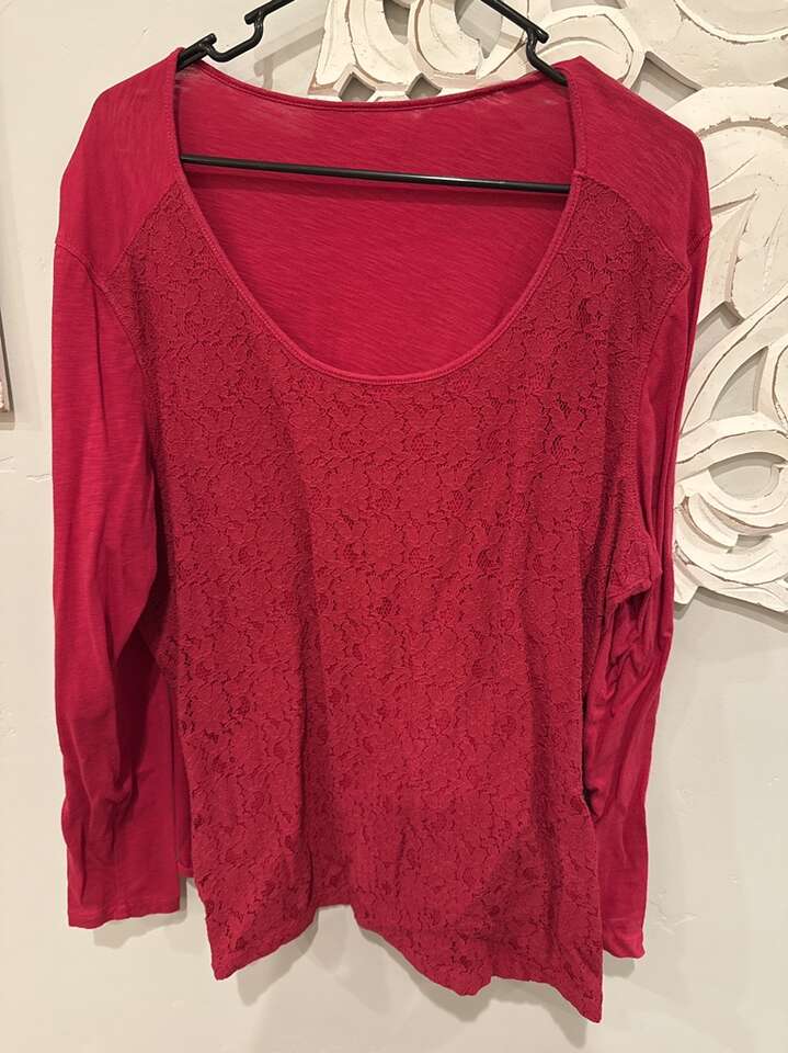 Size Extra Large, Red, Long Sleeve Shirt