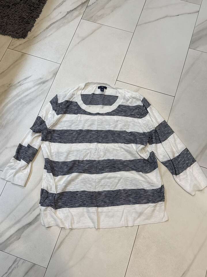 Gap Size Xxl Three-Quarter Sleeve Sweater.
