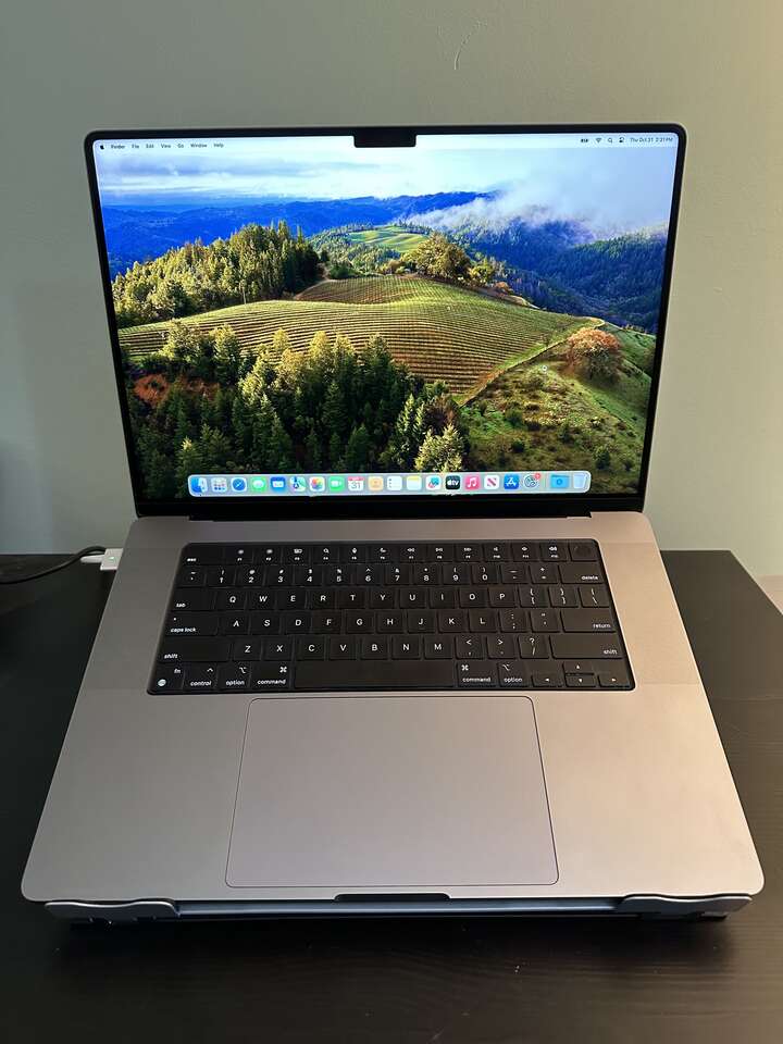 16-inch MacBook Pro - Space Gray M1 Max / 32GB Memory / 1TB SSD