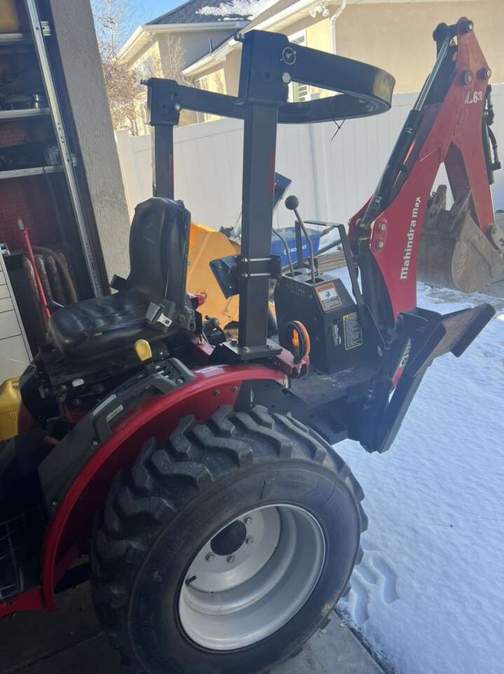 Mahindra 28 Hp Loader Backhoe Industrial
