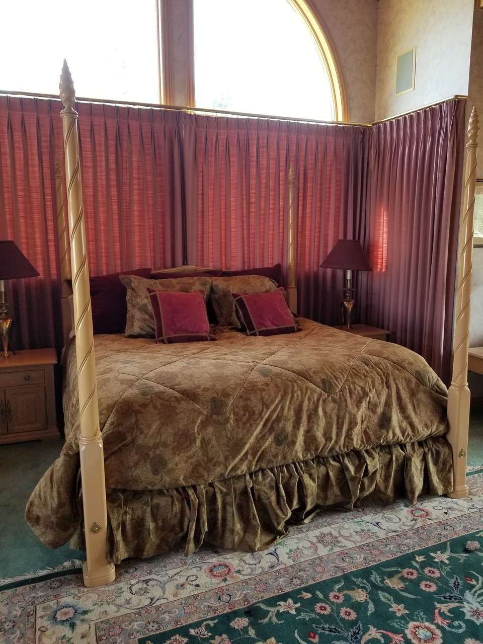 BERNHARDT King 9-piece 4 poster bed/Blonde/Hardwood/Quality! High End!