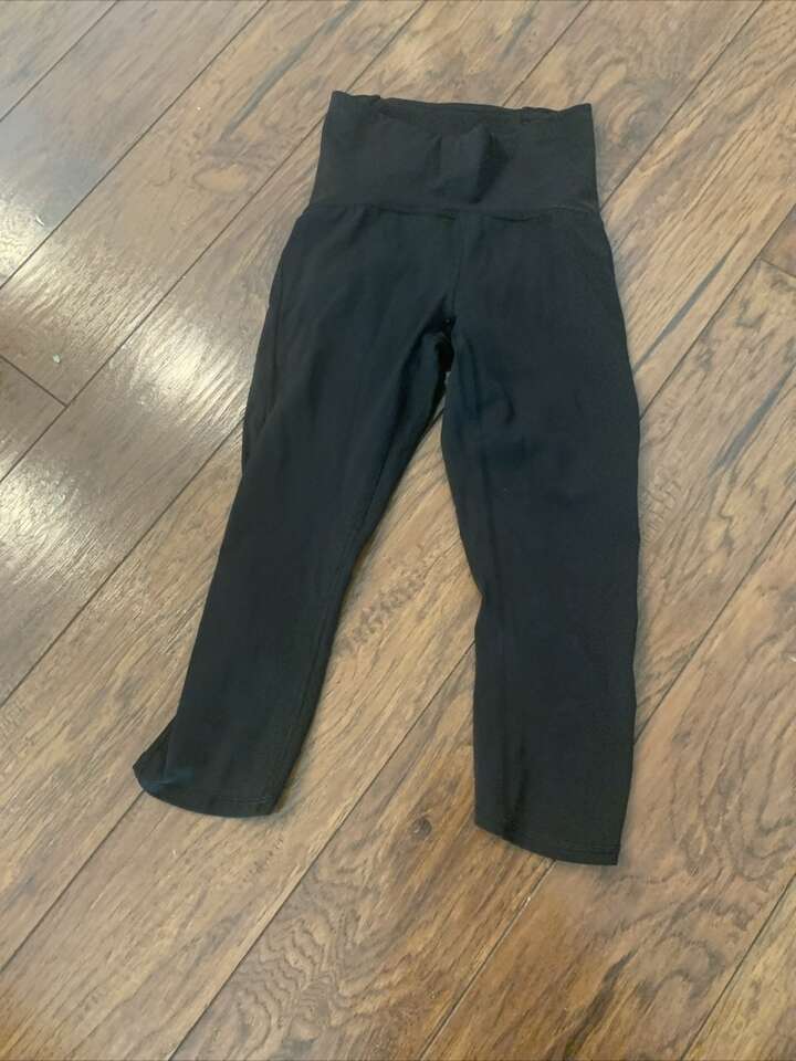 Lululemon Size 2 Black Capri Leggings Workout