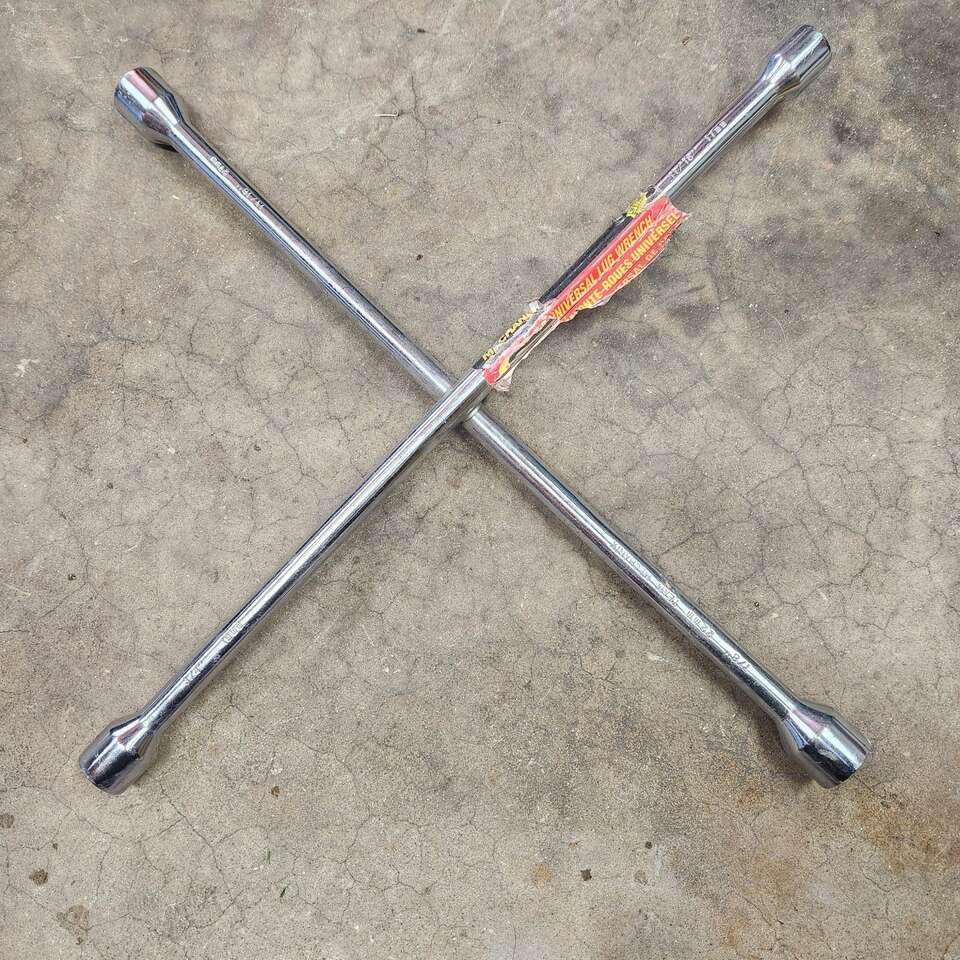Four way tire iron