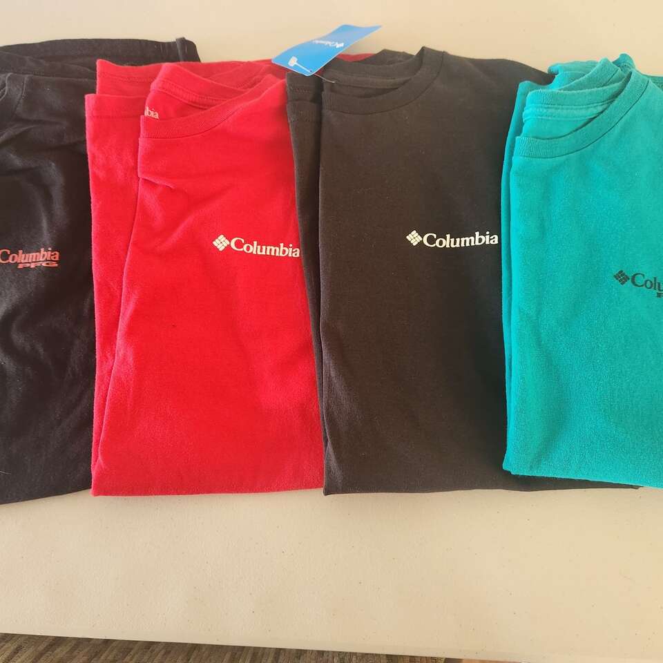 Columbia T-shirts size Large