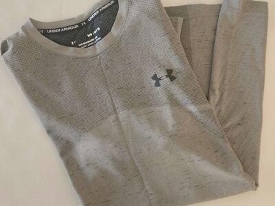 Under Armour Seemless Tee size MD