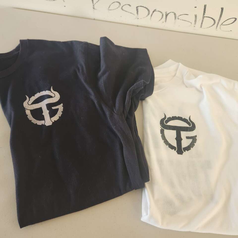 Tratter Gang t-shirts size Lg