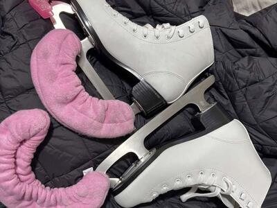 Ice skates, size 6