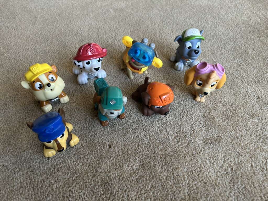 8 Large Paw Patrol Figures